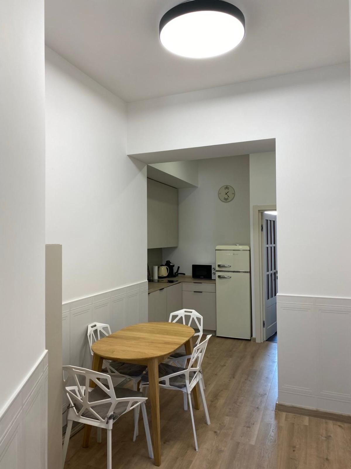 3 Bedrooms Apartment On Nasypna 3 Львов Экстерьер фото